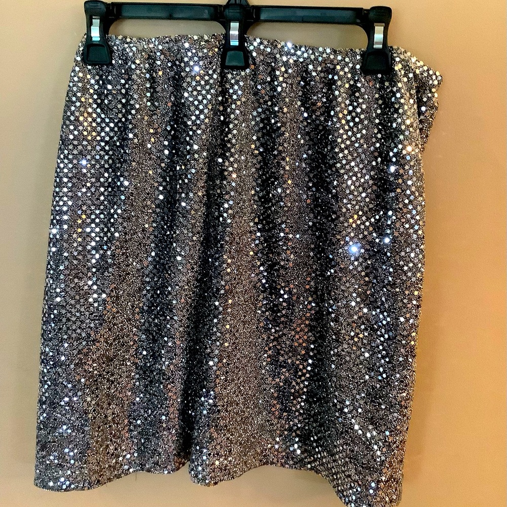 Lust brand short glittery skirt size 3X with elastic waist
